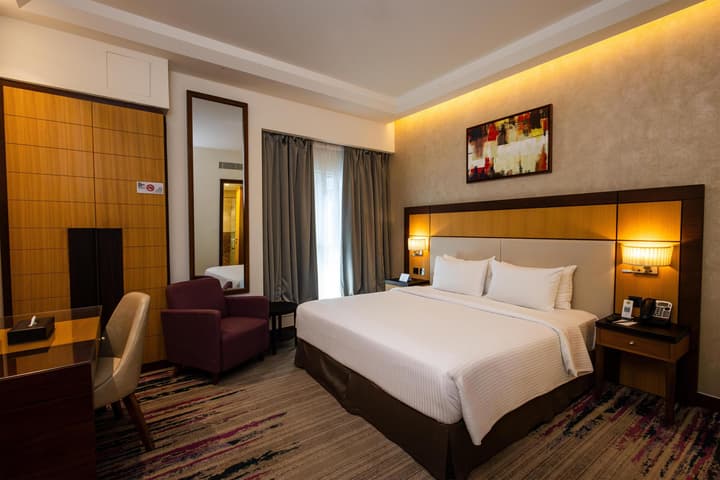 Golden Tulip Media Hotel