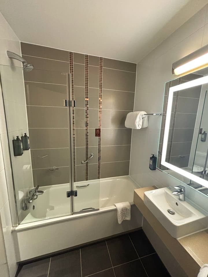 Clayton Hotel Cardiff