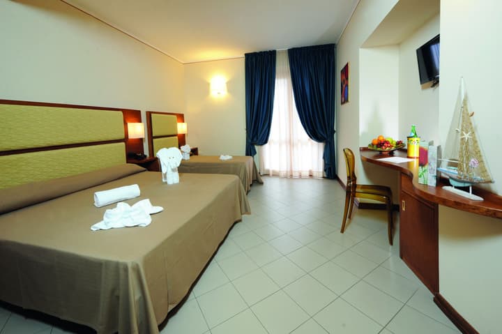 Tropis Hotel
