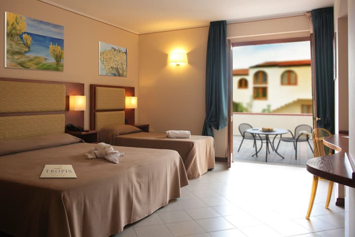 Tropis Hotel
