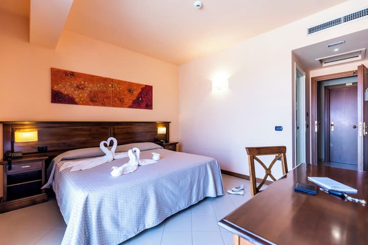 Tropis Hotel