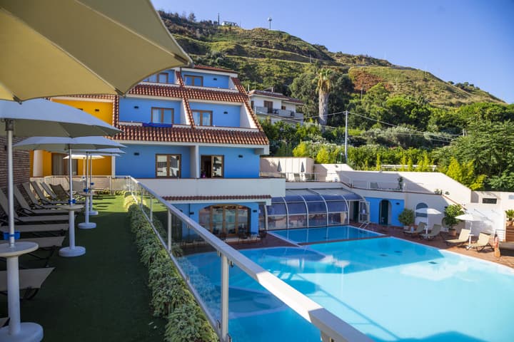 Tropis Hotel