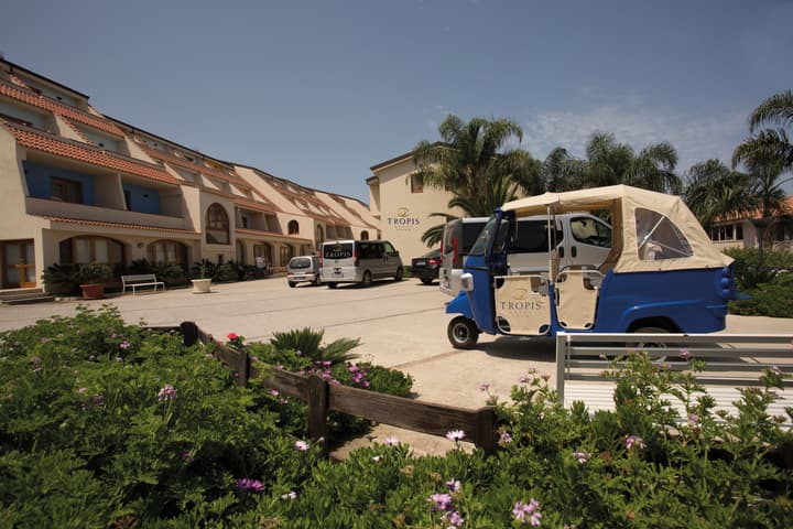 Tropis Hotel