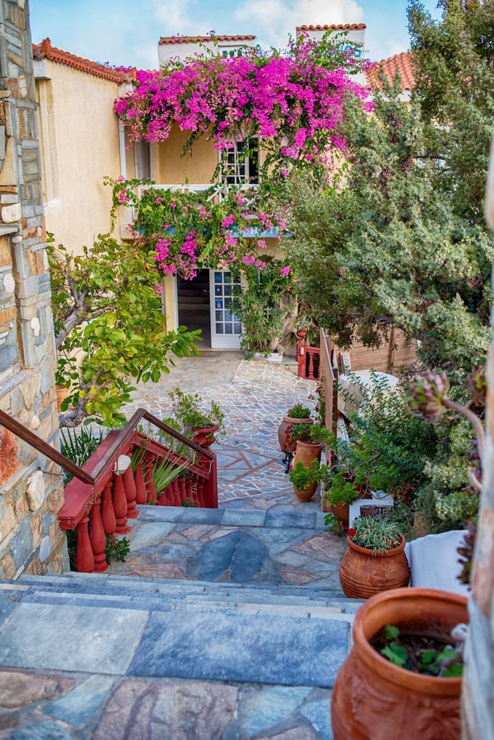 Cavos Bay Hotel and Studios