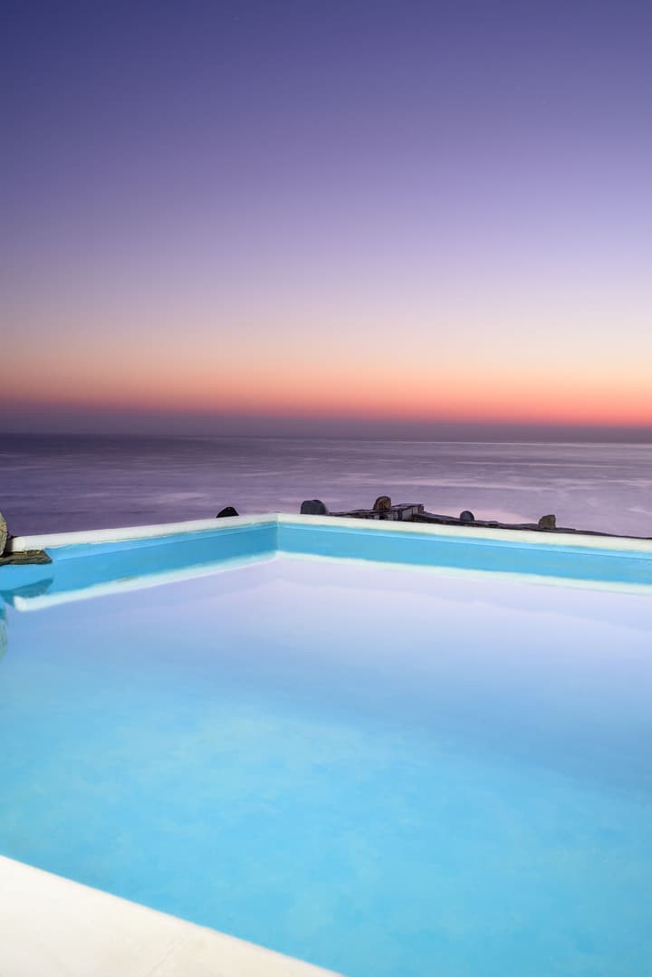 Cavos Bay Hotel and Studios