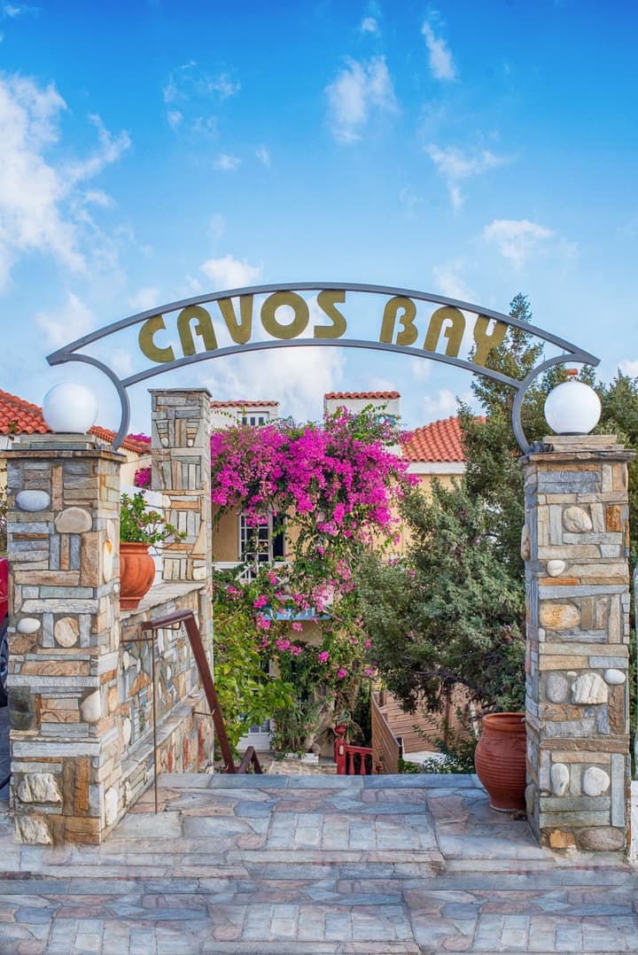 Cavos Bay Hotel and Studios