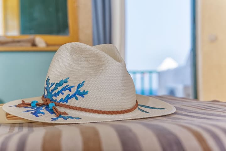 Cavos Bay Hotel and Studios