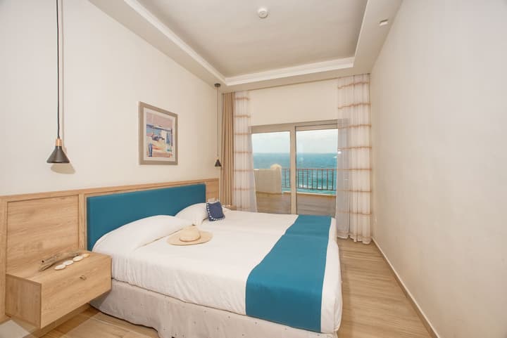 Cavos Bay Hotel and Studios