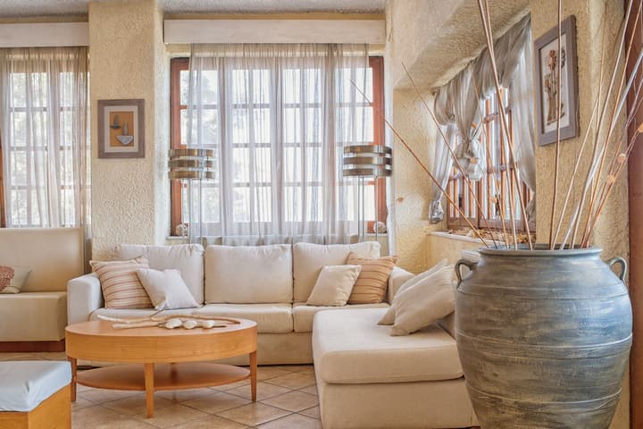 Cavos Bay Hotel and Studios