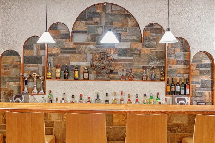Cavos Bay Hotel and Studios