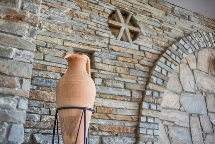 Cavos Bay Hotel and Studios