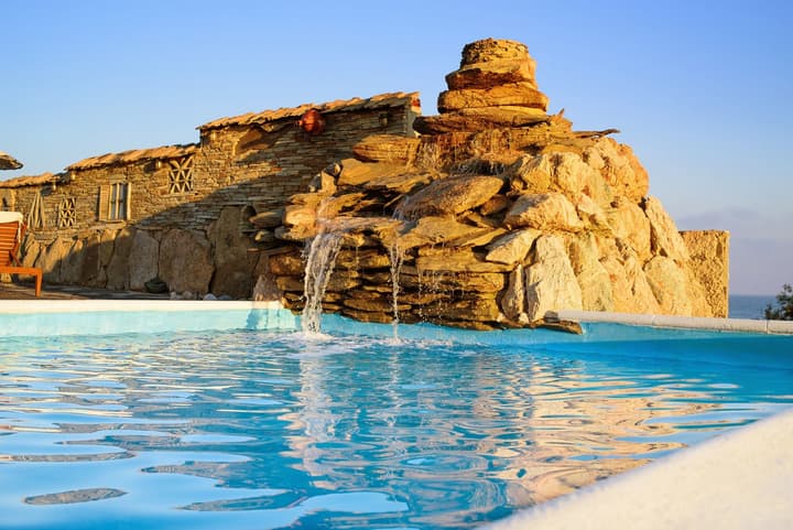 Cavos Bay Hotel and Studios