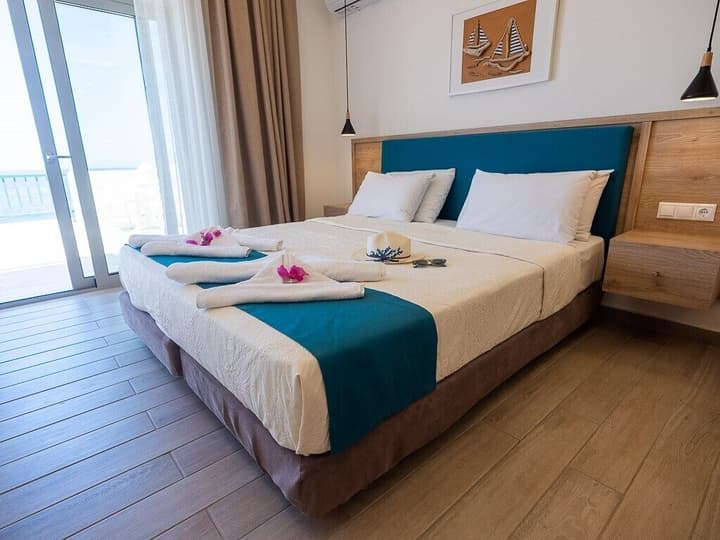 Cavos Bay Hotel and Studios