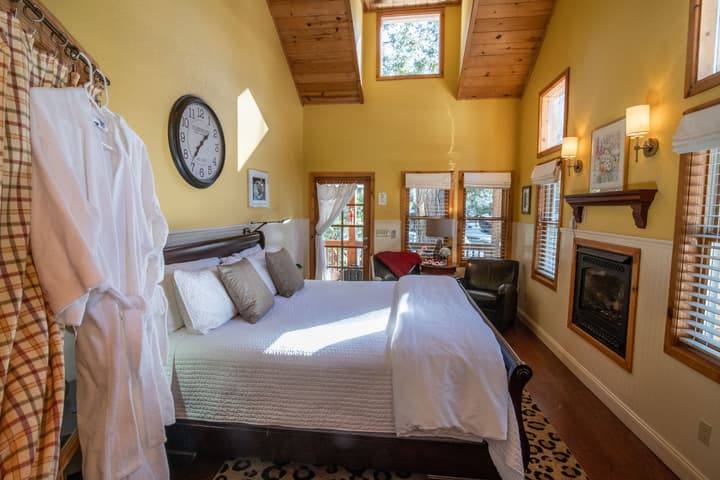 Elliott House Boutique Inn