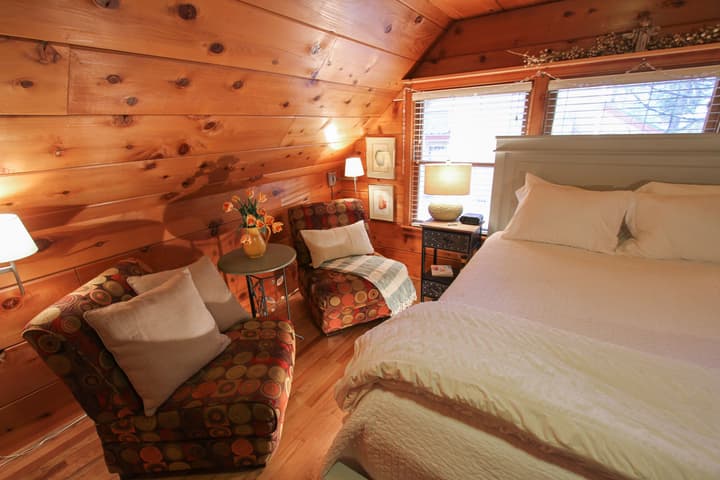 Elliott House Boutique Inn