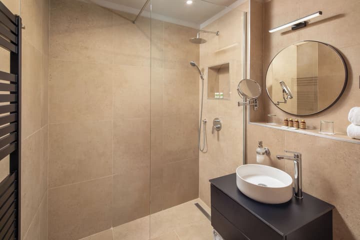 Escala Hotel & Suites