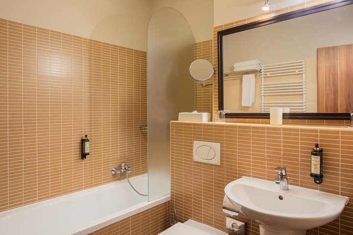 Escala Hotel & Suites