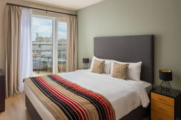 Escala Hotel & Suites