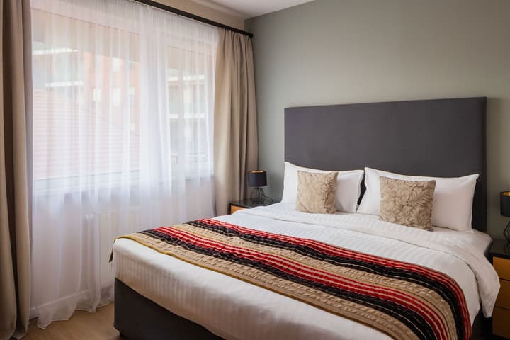 Escala Hotel & Suites