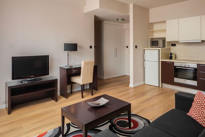 Escala Hotel & Suites