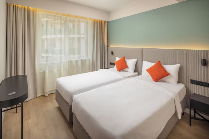 Escala Hotel & Suites