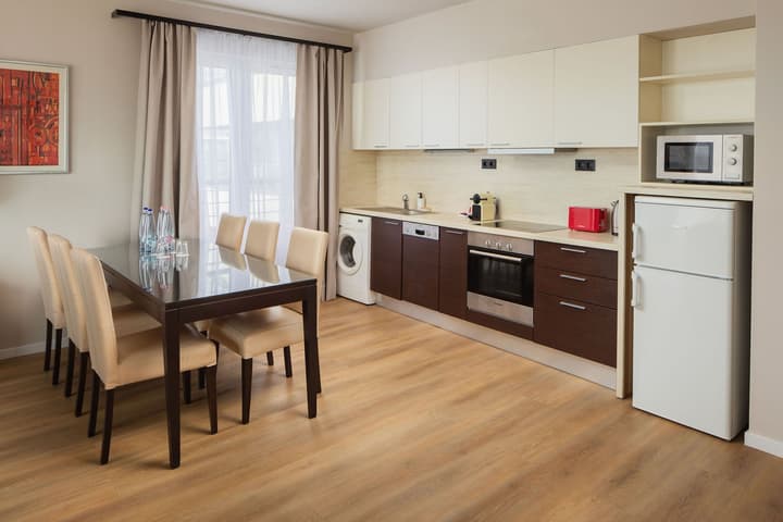 Escala Hotel & Suites