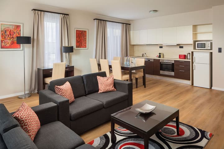 Escala Hotel & Suites