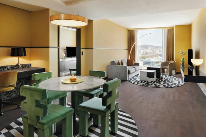Renaissance Zürich Tower Hotel