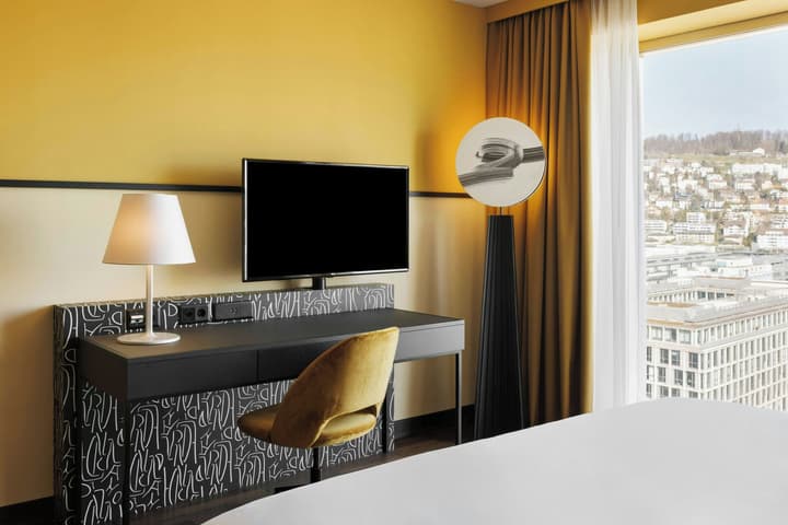 Renaissance Zürich Tower Hotel