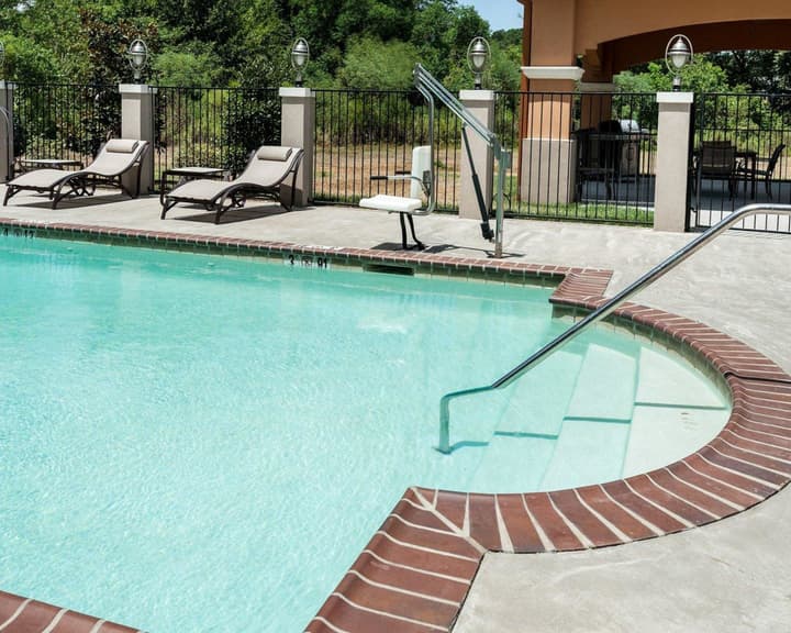 Comfort Suites Oil Center