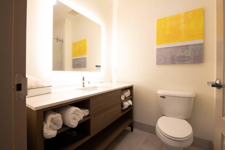 Comfort Suites Oil Center