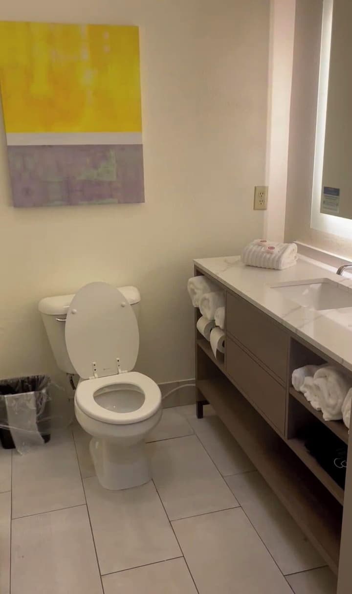 Comfort Suites Oil Center