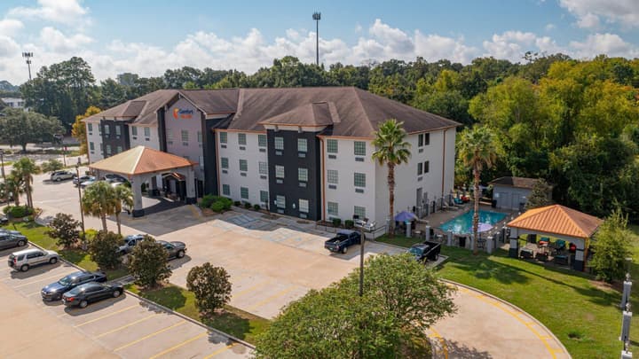 Comfort Suites Oil Center