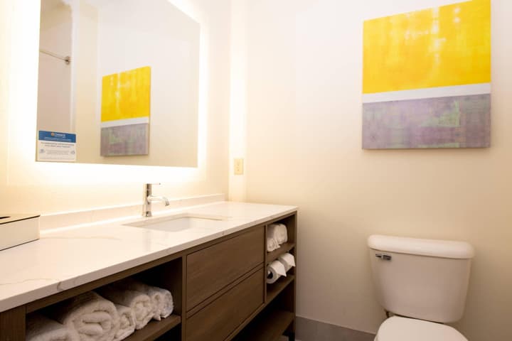Comfort Suites Oil Center