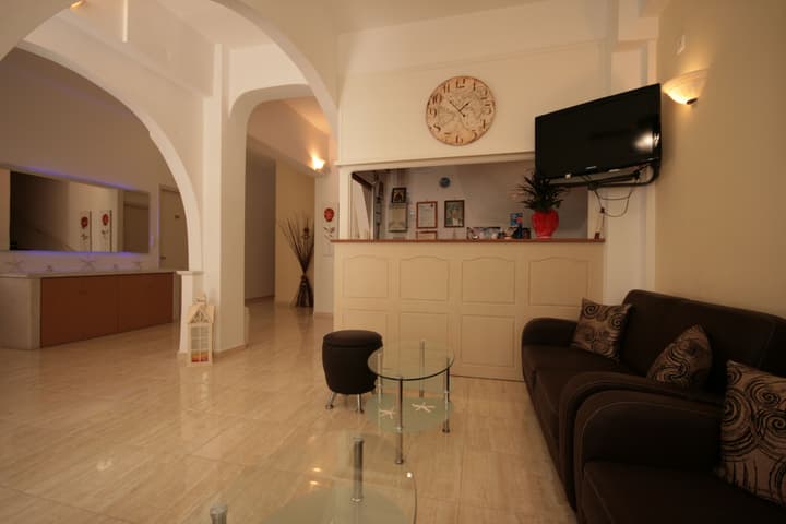 Zeus Hotel
