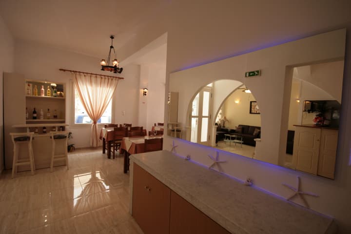 Zeus Hotel