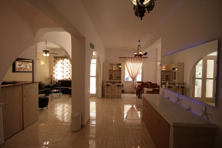 Zeus Hotel