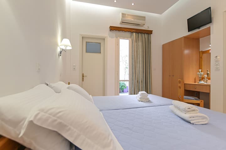 Zeus Hotel