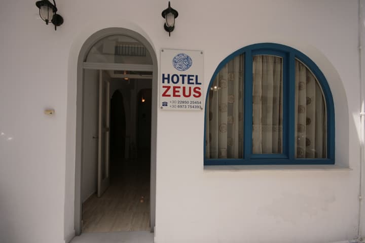 Zeus Hotel