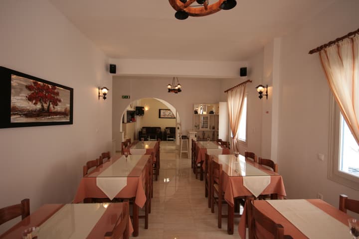 Zeus Hotel