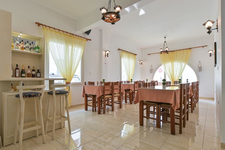 Zeus Hotel