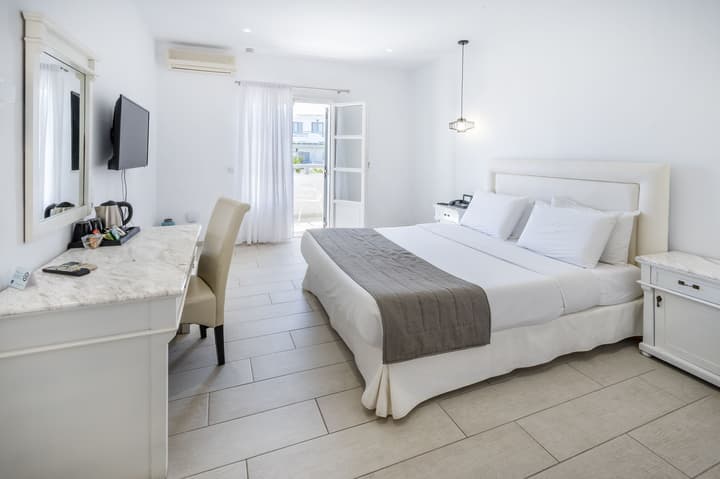 Smy Mediterranean White Santorini