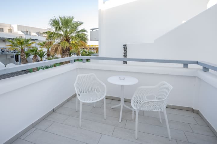 Smy Mediterranean White Santorini