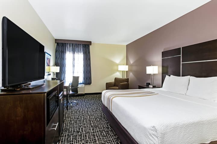La Quinta Inn & Suites by Wyndham Denver Gateway Park