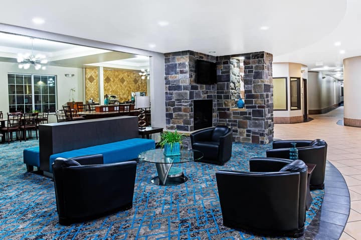 La Quinta Inn & Suites by Wyndham Denver Gateway Park