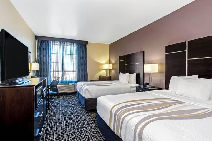 La Quinta Inn & Suites by Wyndham Denver Gateway Park