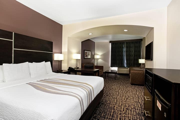 La Quinta Inn & Suites by Wyndham Denver Gateway Park