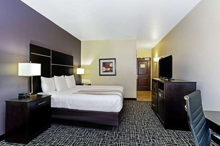 La Quinta Inn & Suites by Wyndham Denver Gateway Park