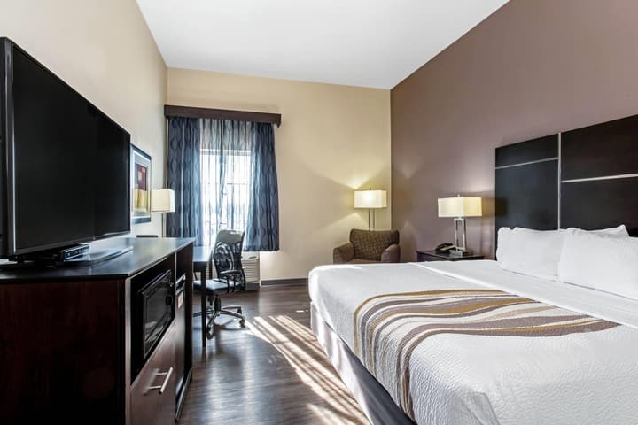 La Quinta Inn & Suites by Wyndham Denver Gateway Park