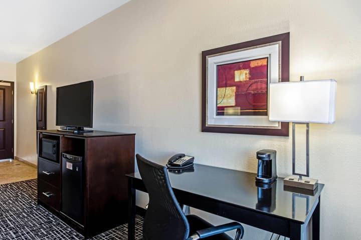La Quinta Inn & Suites by Wyndham Denver Gateway Park